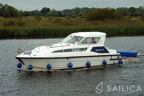 Houseboat - Yacht Charter Sailica