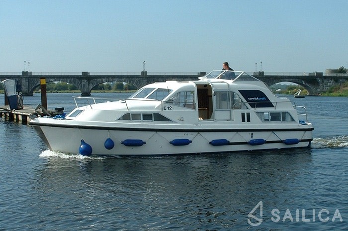 Houseboat - Yacht Charter Sailica