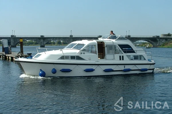 Houseboat - Yacht Charter Sailica