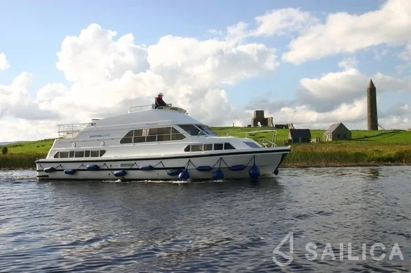 Houseboat - Yacht Charter Sailica
