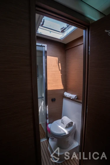 Lagoon 52F - Yacht Charter Sailica