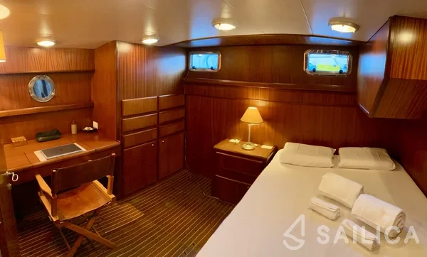 Motorboat - Yacht Charter Sailica