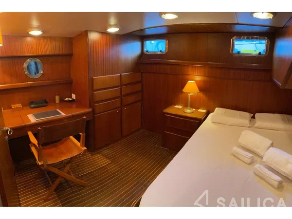 Motorboat - Yacht Charter Sailica