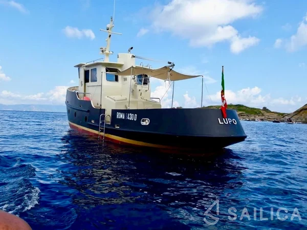 Motorboat - Yacht Charter Sailica