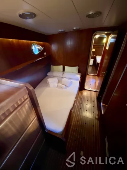 Motorboat - Yacht Charter Sailica