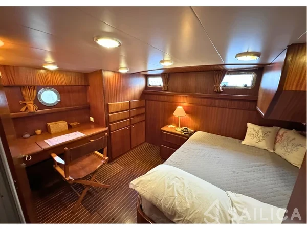 Motorboat - Yacht Charter Sailica