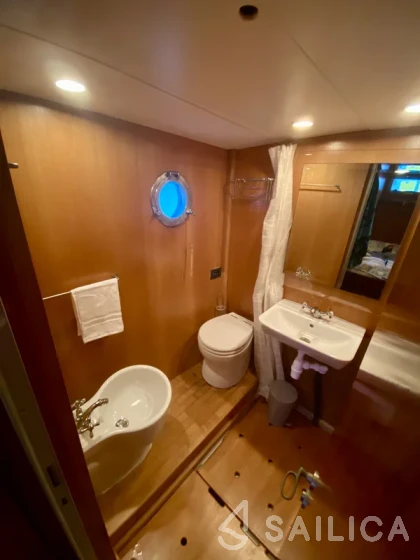 Motorboat - Yacht Charter Sailica