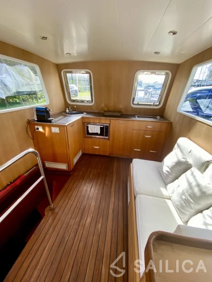 Motorboat - Yacht Charter Sailica