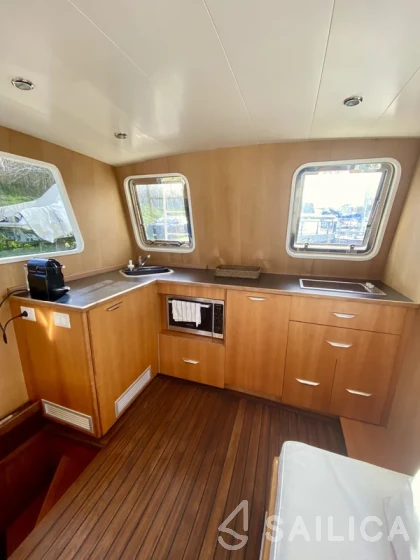 Motorboat - Yacht Charter Sailica