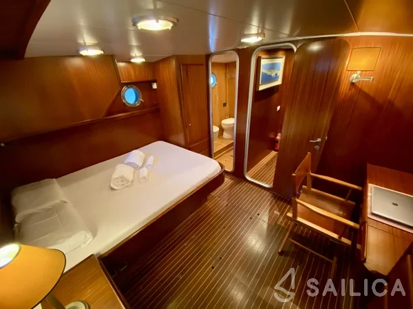 Motorboat - Yacht Charter Sailica