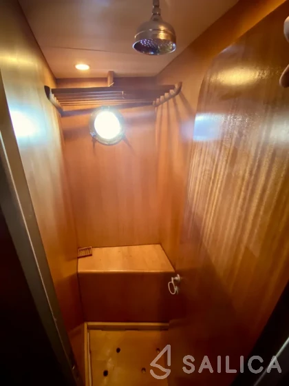 Motorboat - Yacht Charter Sailica