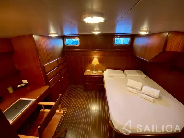 Motorboat - Yacht Charter Sailica