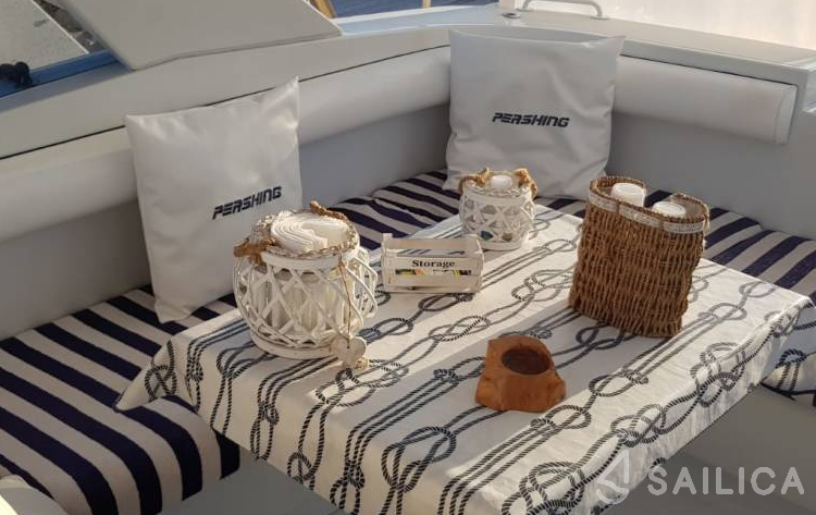 Pershing 39 - Yacht Charter Sailica