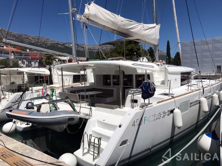 Lagoon 450  Flybridge - Yacht Charter Sailica