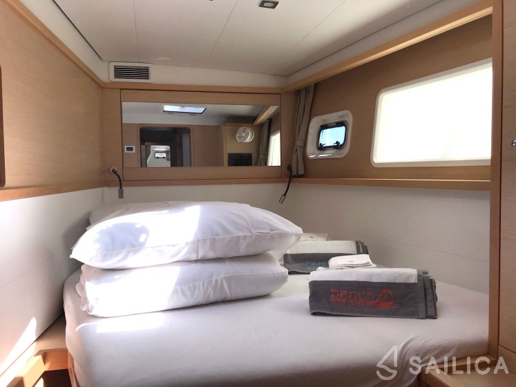 Lagoon 450  Flybridge - Yacht Charter Sailica