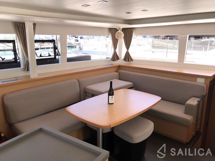 Lagoon 450  Flybridge - Yacht Charter Sailica