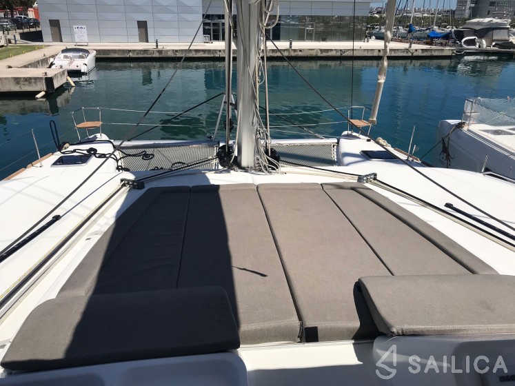 Lagoon 450  Flybridge - Yacht Charter Sailica