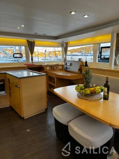 Lagoon 450  Flybridge - Yacht Charter Sailica