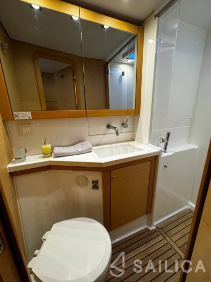 Lagoon 450  Flybridge - Yacht Charter Sailica