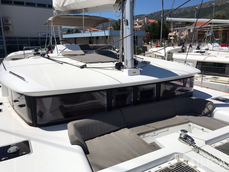 Lagoon 450  Flybridge - Yacht Charter Sailica