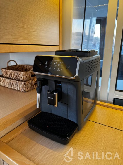 Lagoon 450  Flybridge - Yacht Charter Sailica