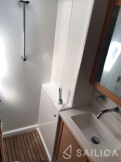 Lagoon 450  Flybridge - Yacht Charter Sailica