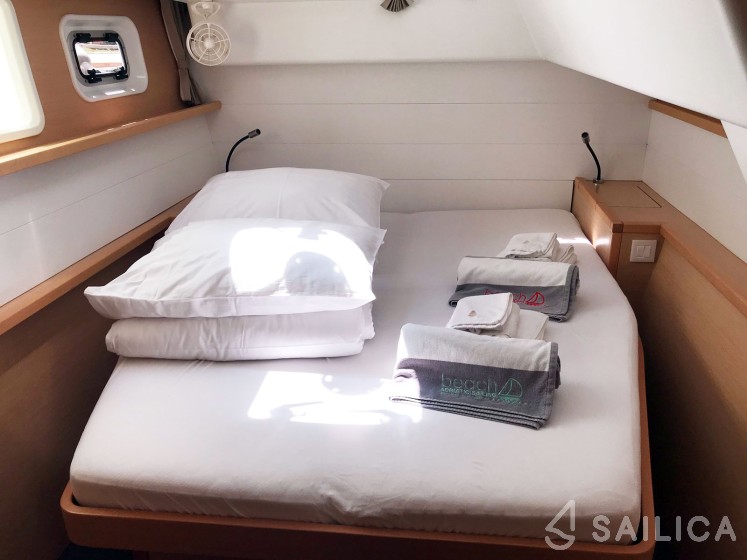 Lagoon 450  Flybridge - Yacht Charter Sailica