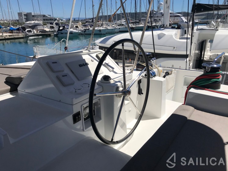 Lagoon 450  Flybridge - Yacht Charter Sailica