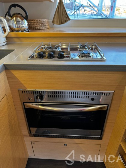 Lagoon 450  Flybridge - Yacht Charter Sailica