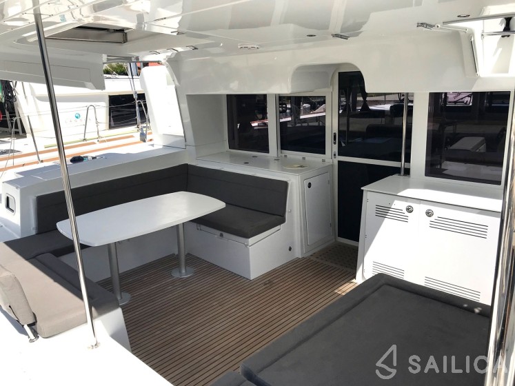 Lagoon 450  Flybridge - Yacht Charter Sailica