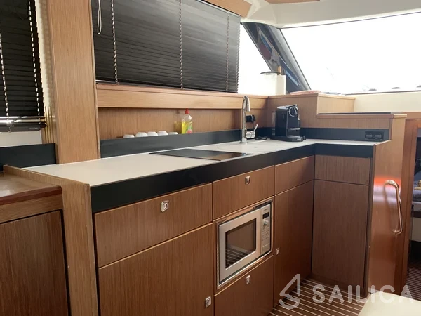 Bavaria Virtess 420 Fly - Yacht Charter Sailica