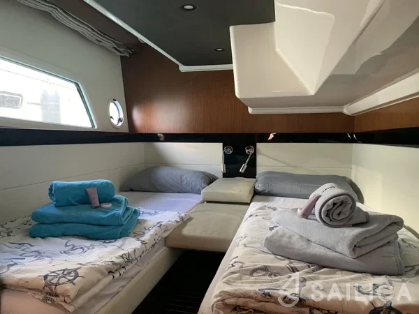 Bavaria Virtess 420 Fly - Yacht Charter Sailica