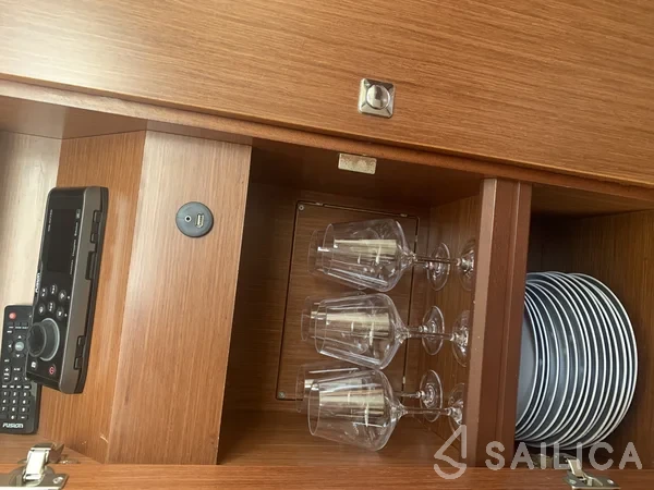 Bavaria Virtess 420 Fly - Yacht Charter Sailica