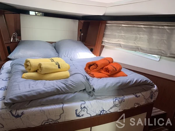 Bavaria Virtess 420 Fly - Yacht Charter Sailica