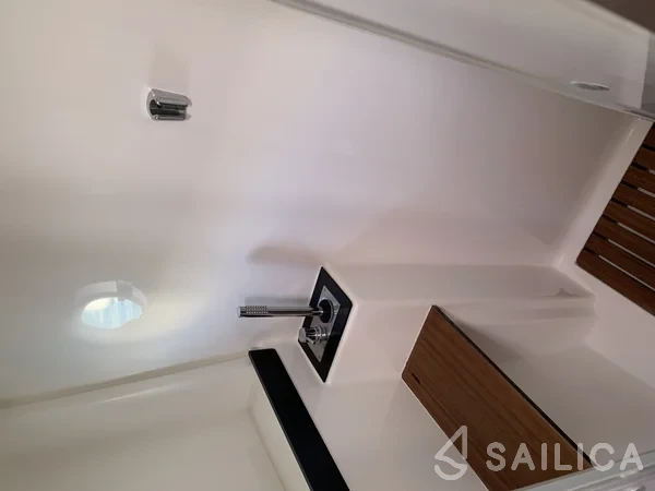 Bavaria Virtess 420 Fly - Yacht Charter Sailica