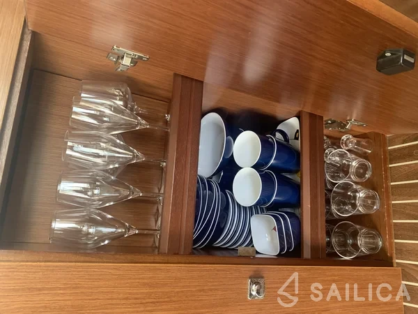Bavaria Virtess 420 Fly - Yacht Charter Sailica