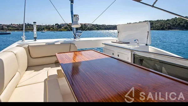 Bavaria Virtess 420 Fly - Yacht Charter Sailica