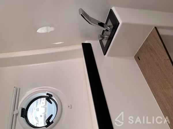 Bavaria Virtess 420 Fly - Yacht Charter Sailica