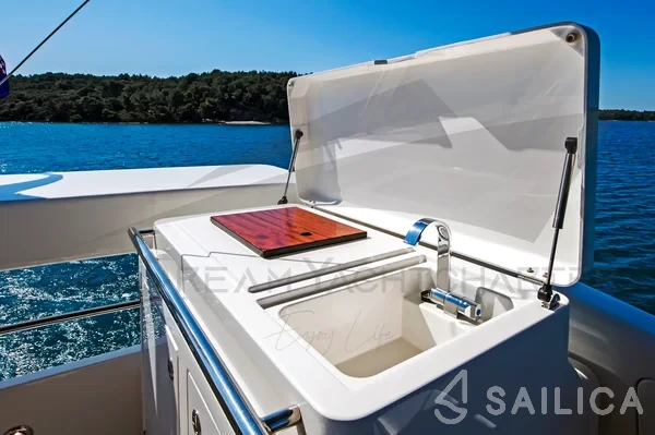 Bavaria Virtess 420 Fly - Yacht Charter Sailica