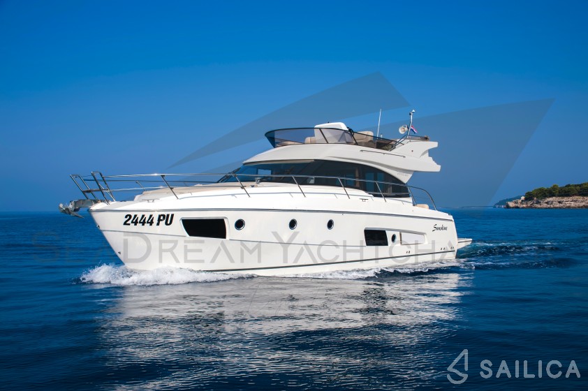 Bavaria Virtess 420 Fly - Yacht Charter Sailica