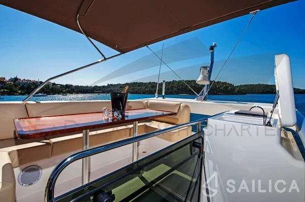 Bavaria Virtess 420 Fly - Yacht Charter Sailica