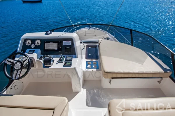 Bavaria Virtess 420 Fly - Yacht Charter Sailica
