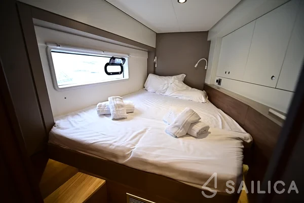 Bali 4.2 - Yacht Charter Sailica