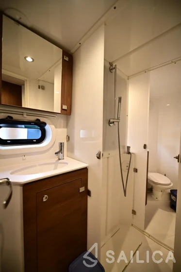 Bali 4.2 - Yacht Charter Sailica