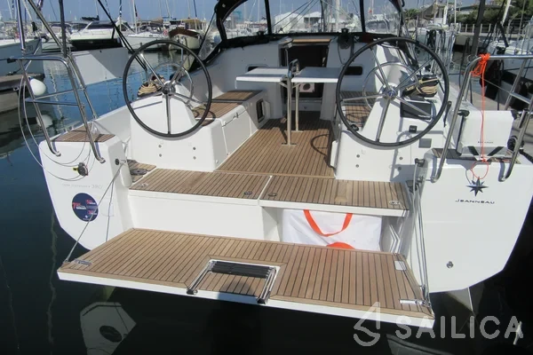 Sun Odyssey 380 - Yacht Charter Sailica