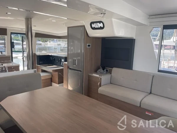 Bali 4.2 - Yacht Charter Sailica