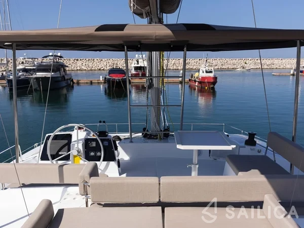 Bali 4.6 - Yacht Charter Sailica