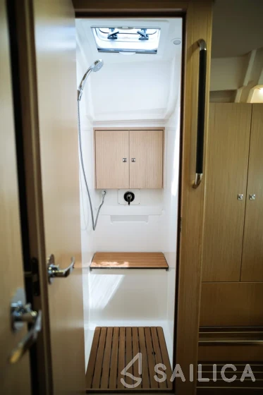 Bavaria C45 Style - Yacht Charter Sailica