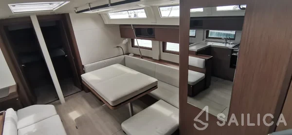Oceanis 51.1 - Yacht Charter Sailica
