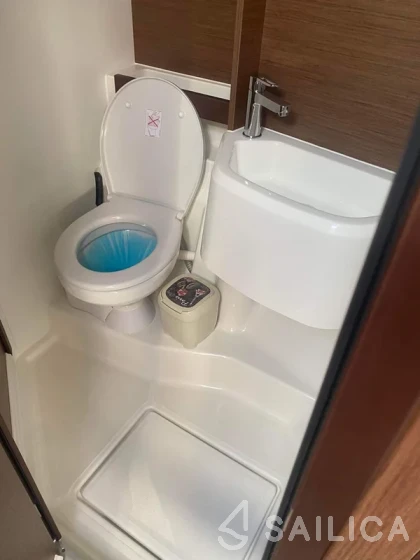 Oceanis 51.1 - Yacht Charter Sailica